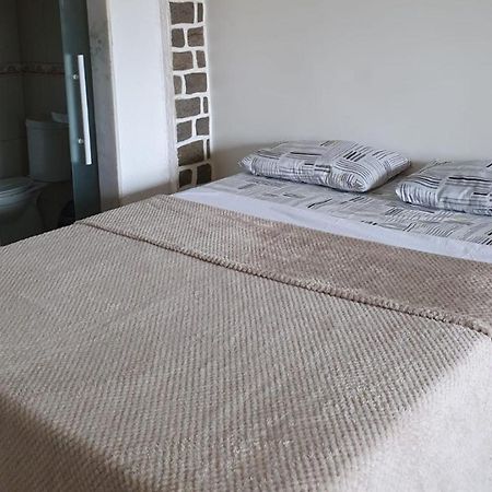 Guest House Flor De Laranjeira São Pedro da Aldeia Стая снимка